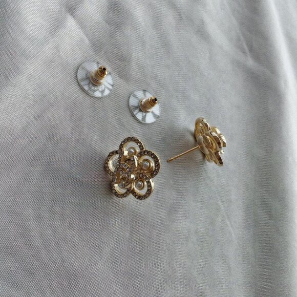 Chanel CC Logo Camelia Flower Rhinestone & Pearl Pierced Earrings in Gold Tone - Picture 4 of 5